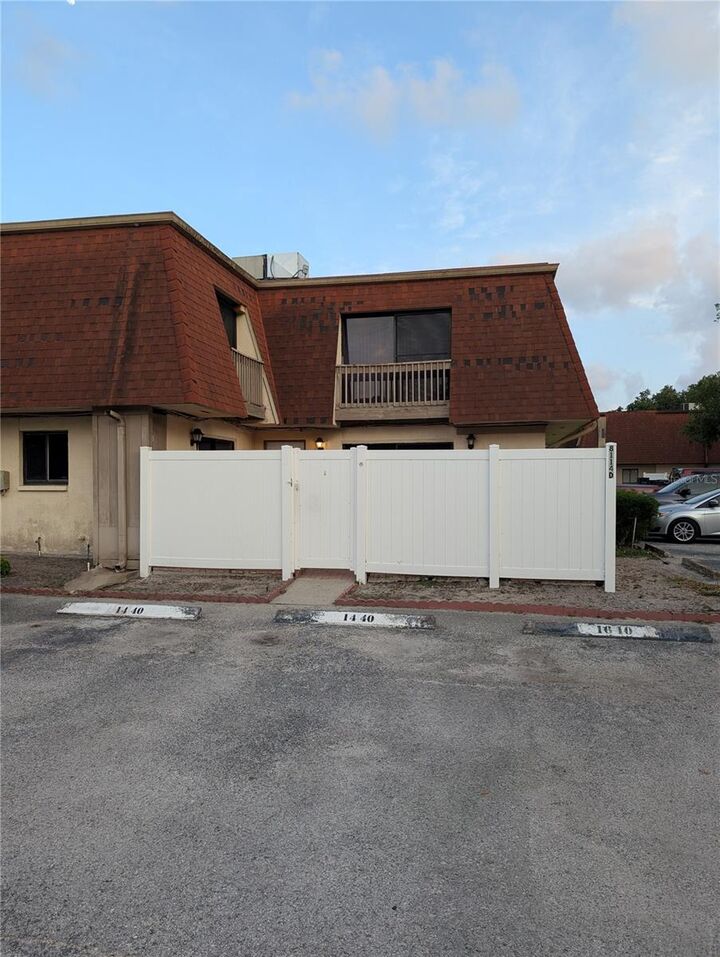 Property Photo:  8114 N Oak Trace Way N D  FL 33634 