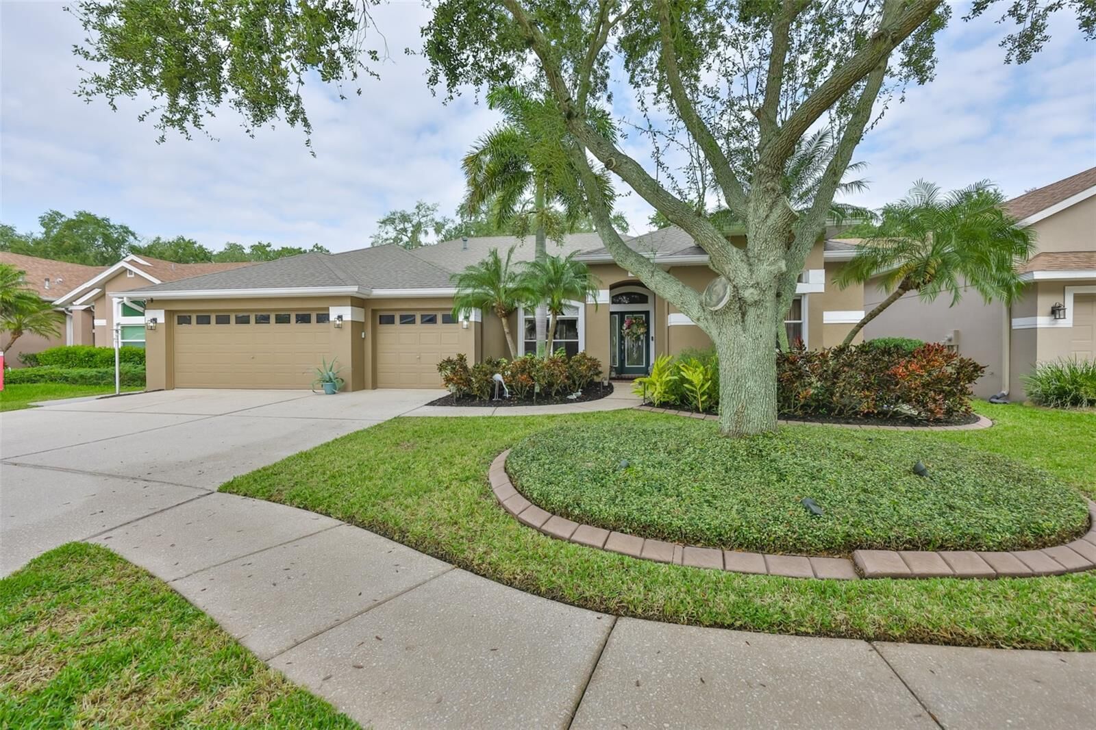 Property Photo:  7260 Bucks Ford Drive  FL 33578 