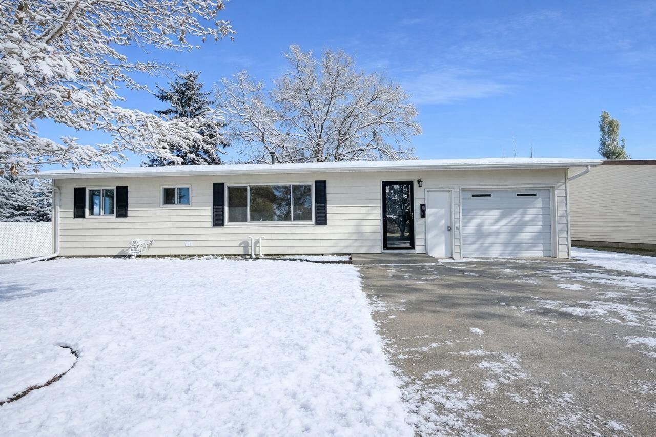 Property Photo:  2416 8th St. NW  ND 58703 