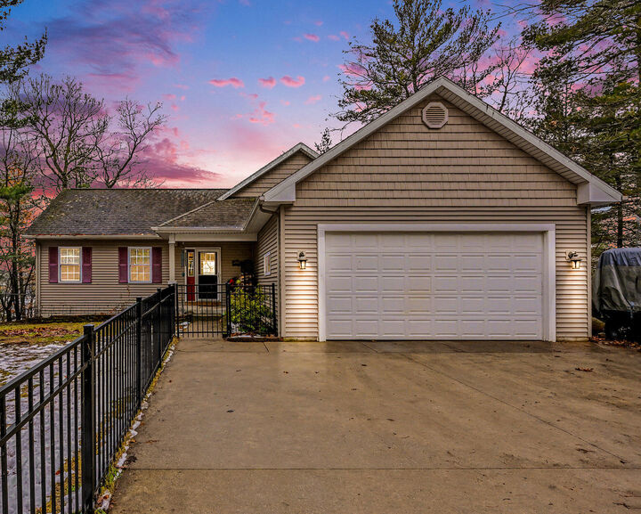 Property Photo:  1828 W Arrowhead Trail  MI 49010 