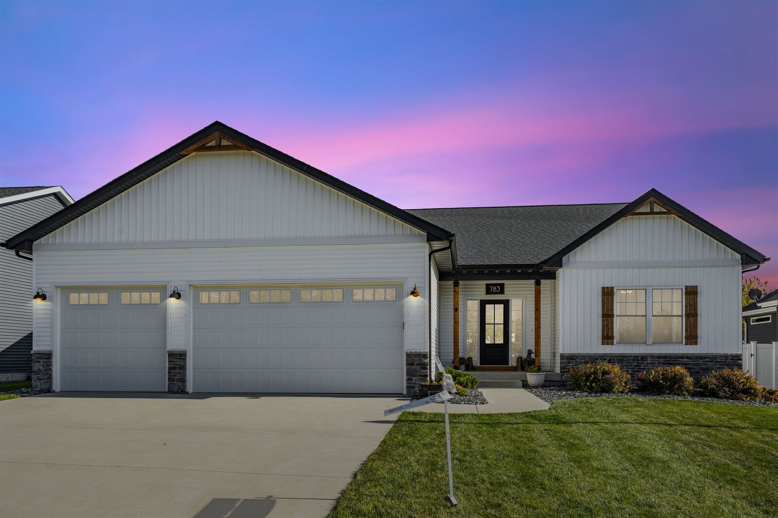 Property Photo:  783 Sweet Wood Ln Lane  IA 52726 