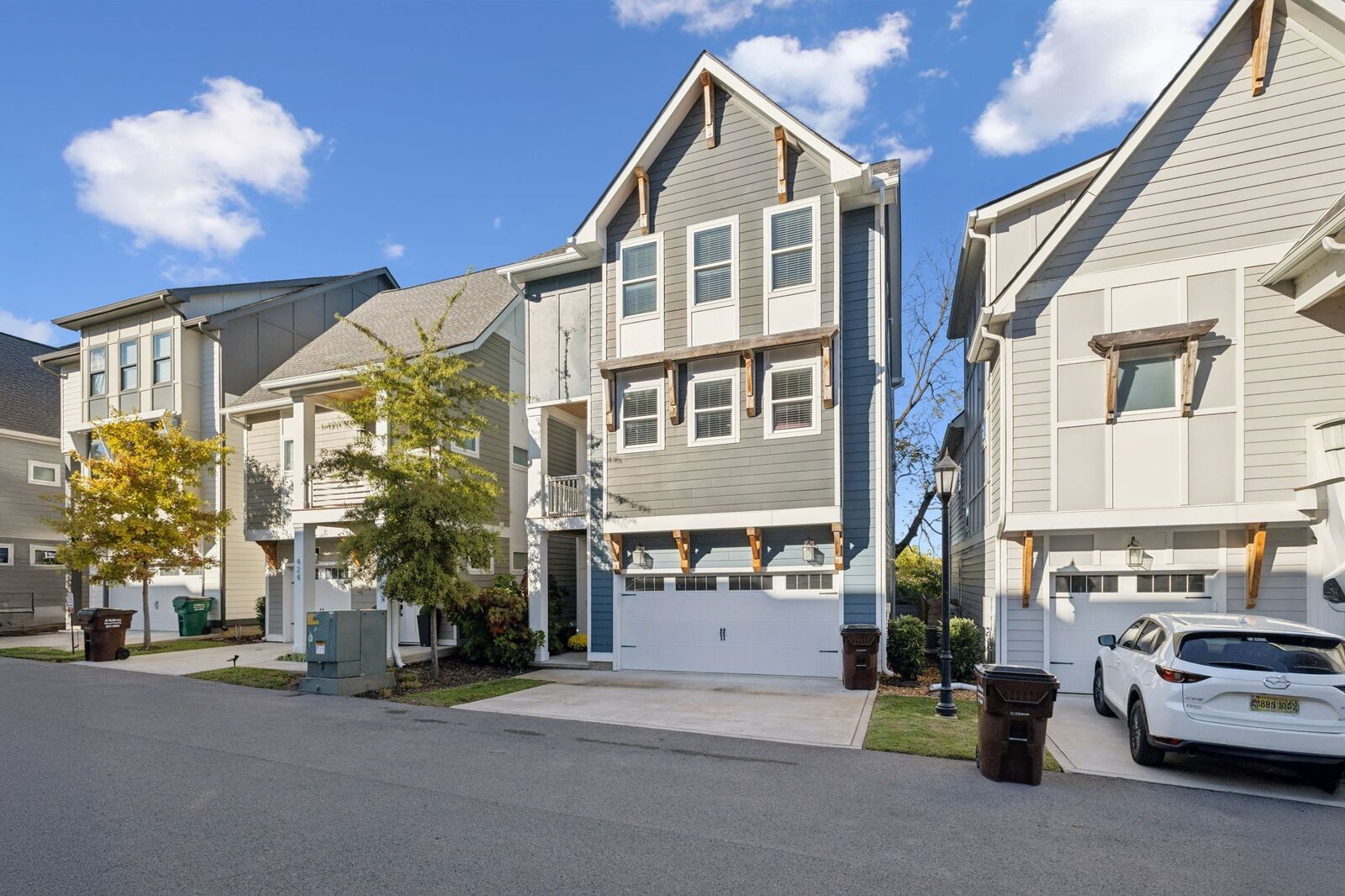 Property Photo:  426 Becanni Ln  TN 37209 