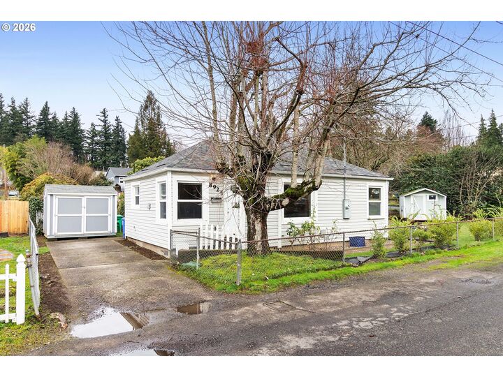 Property Photo:  8925 NE Fremont St  OR 97220 