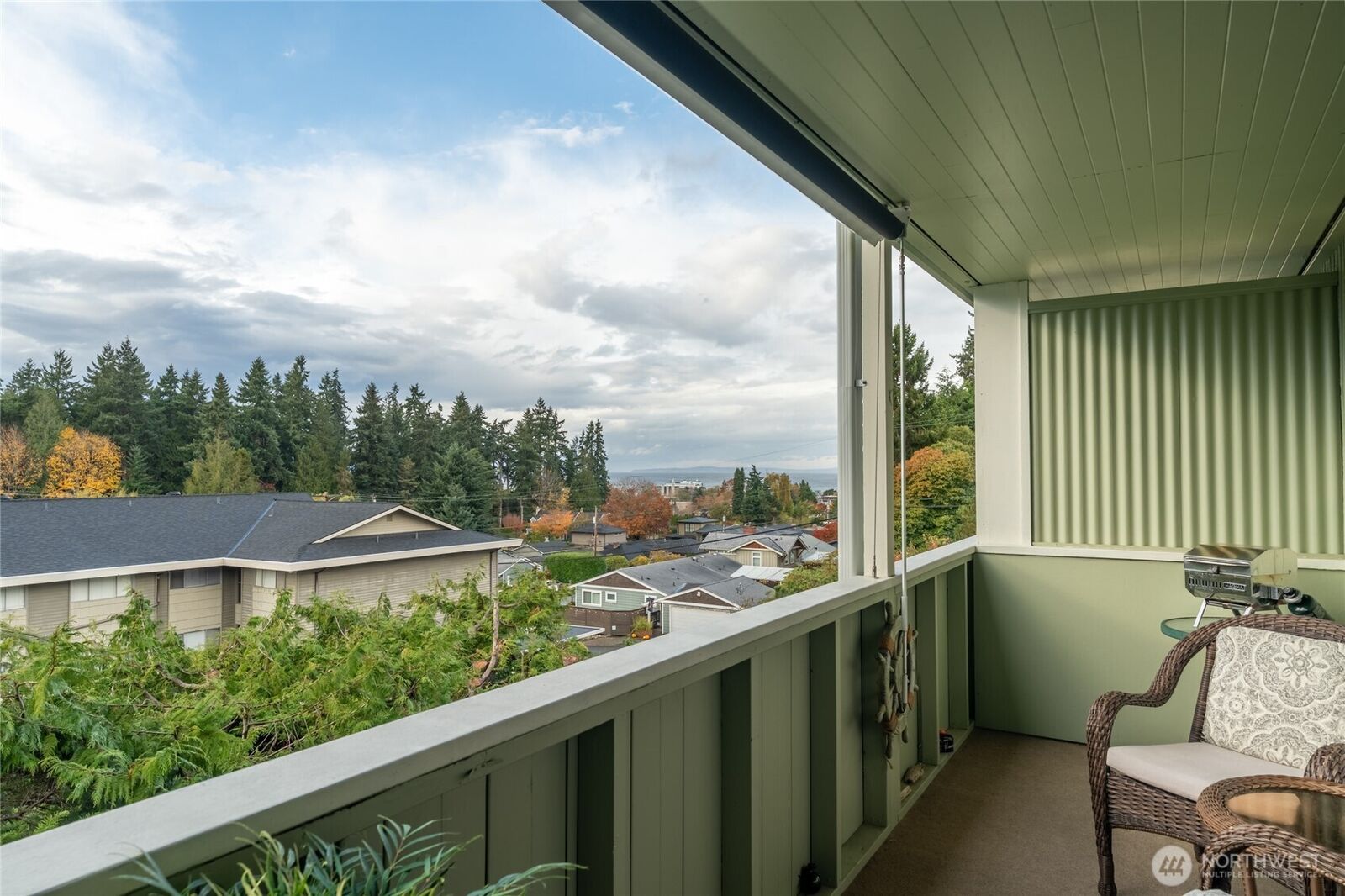 Property Photo:  1020  5th Avenue S 8  WA 98020 