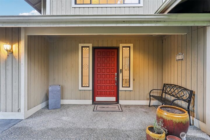 Property Photo:  1018  4th Avenue S  WA 98020 