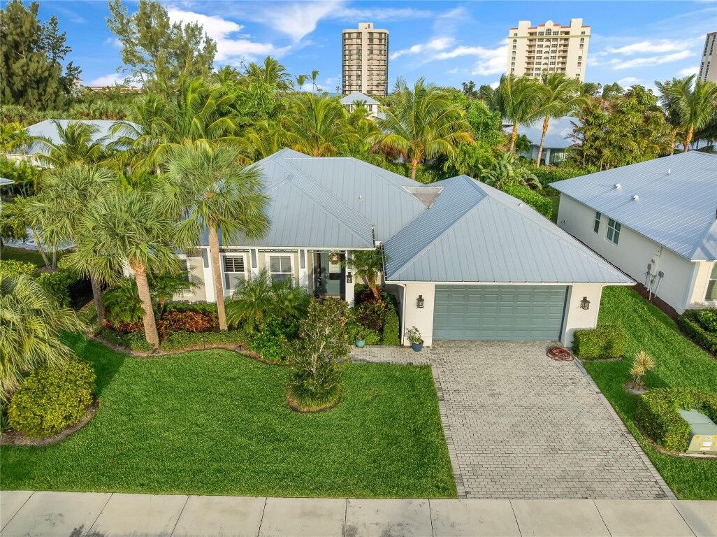 Property Photo: 3924 Shoreside Drive FL 34949