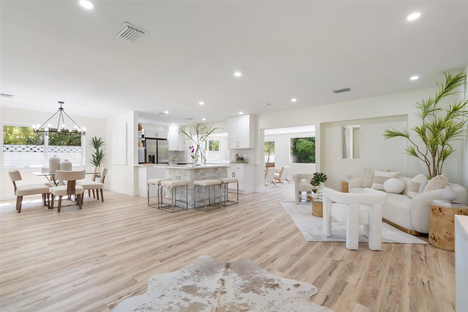 Property Photo:  1786 NE 37 Street  FL 33334 