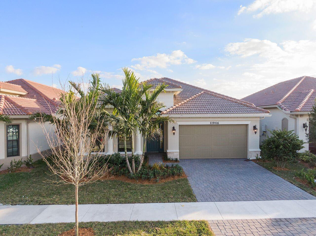Property Photo:  11946 Vivar Run  FL 33076 