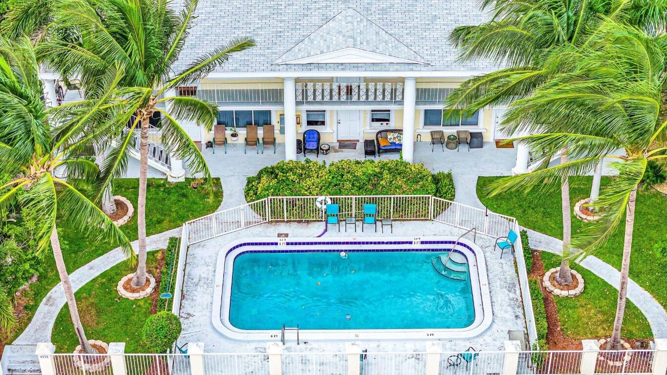 Property Photo:  4525 NE 21st Avenue 1  FL 33308 