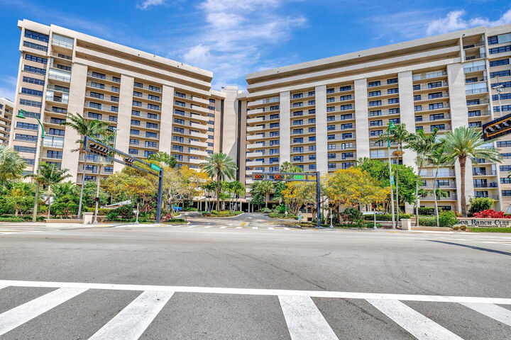 Property Photo:  4900 N Ocean Boulevard 302  FL 33308 