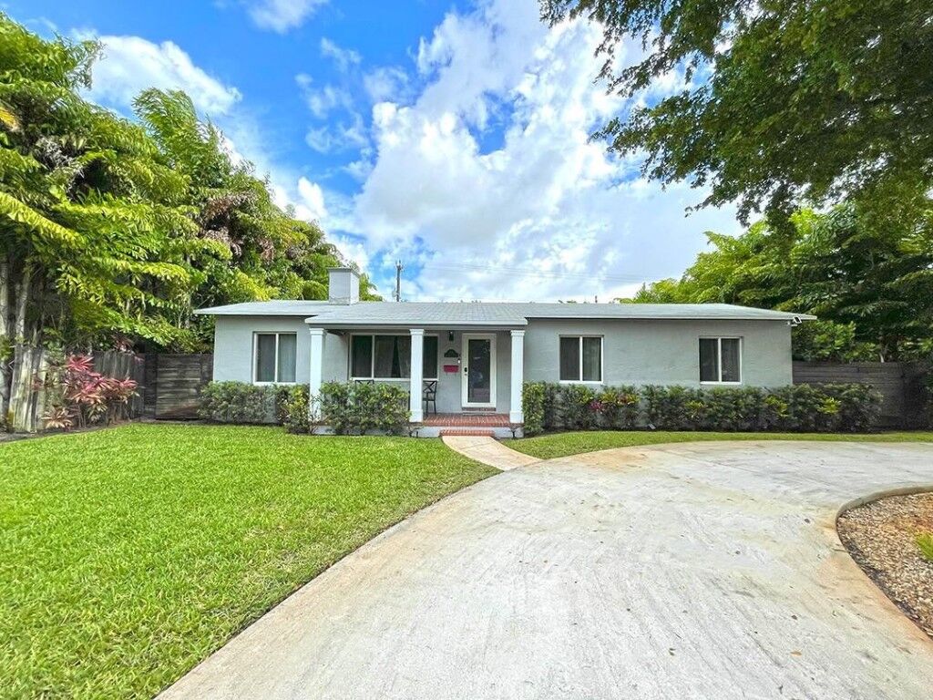 Property Photo:  539 NE 25th Street  FL 33305 