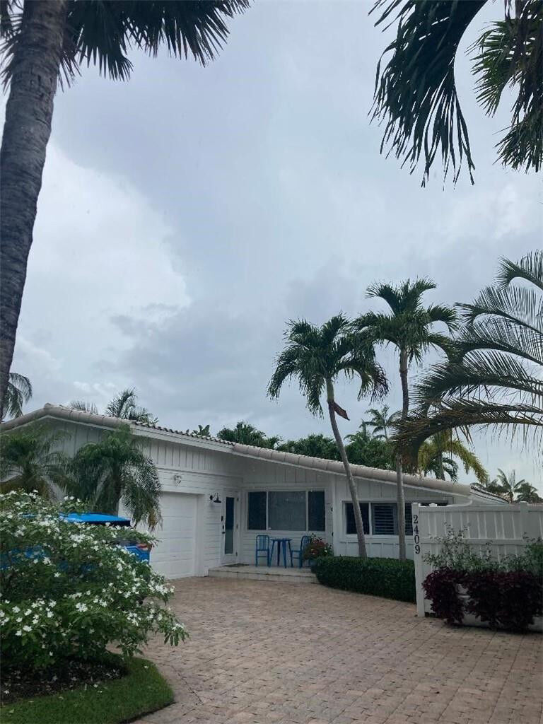 Property Photo:  2409 NE 19th Avenue  FL 33305 