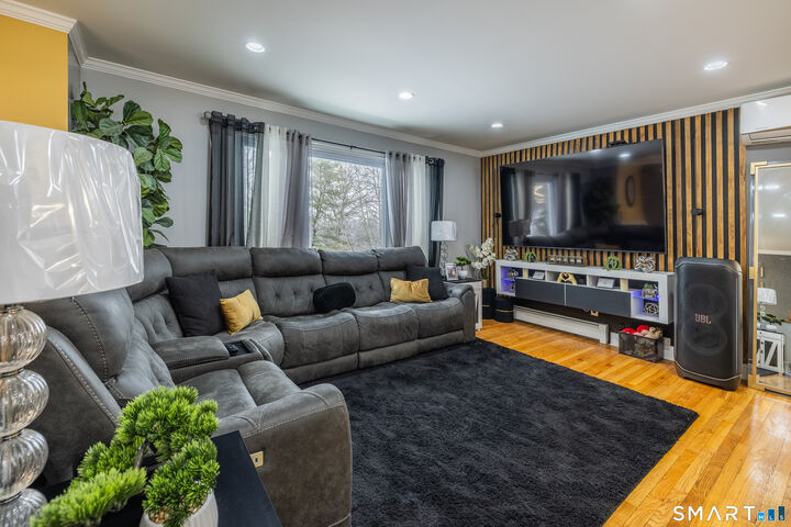 Property Photo:  6 Chaucer Drive  CT 06484 