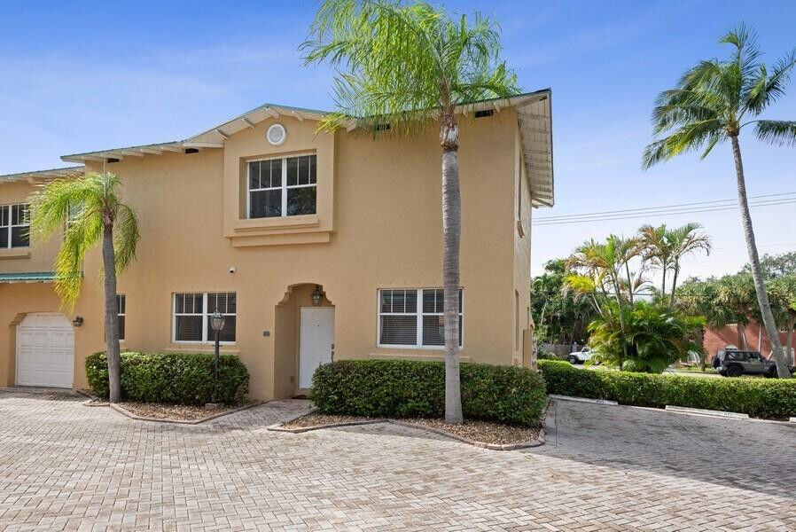 Property Photo: 800 SE 14th Street FL 33316