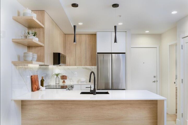 Property Photo: 34375 Gladys Avenue 203 BC V2S 2E8