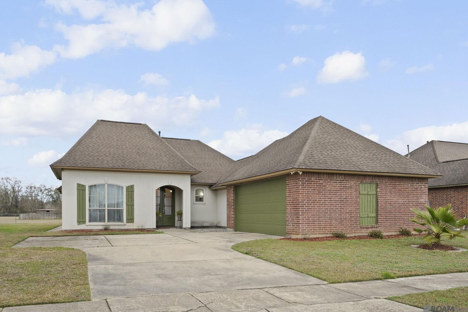 Property Photo:  9113 Highland Oaks Ave  LA 70791 