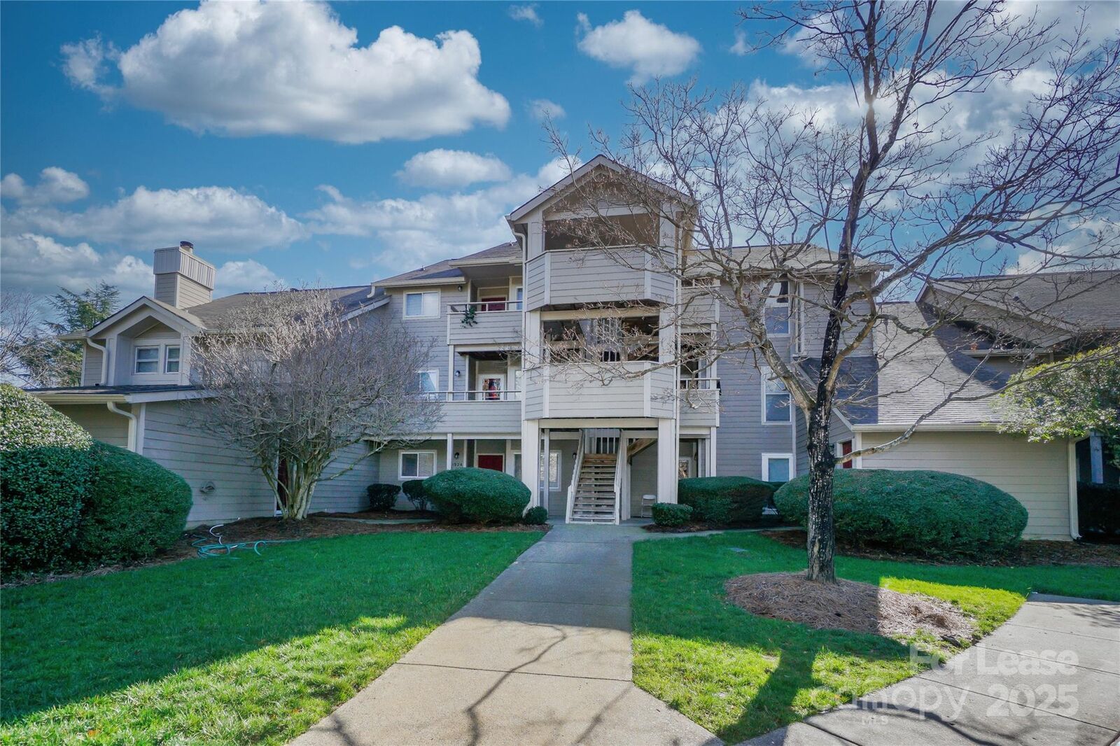 Property Photo:  2524 Stradbrook Drive  NC 28210 