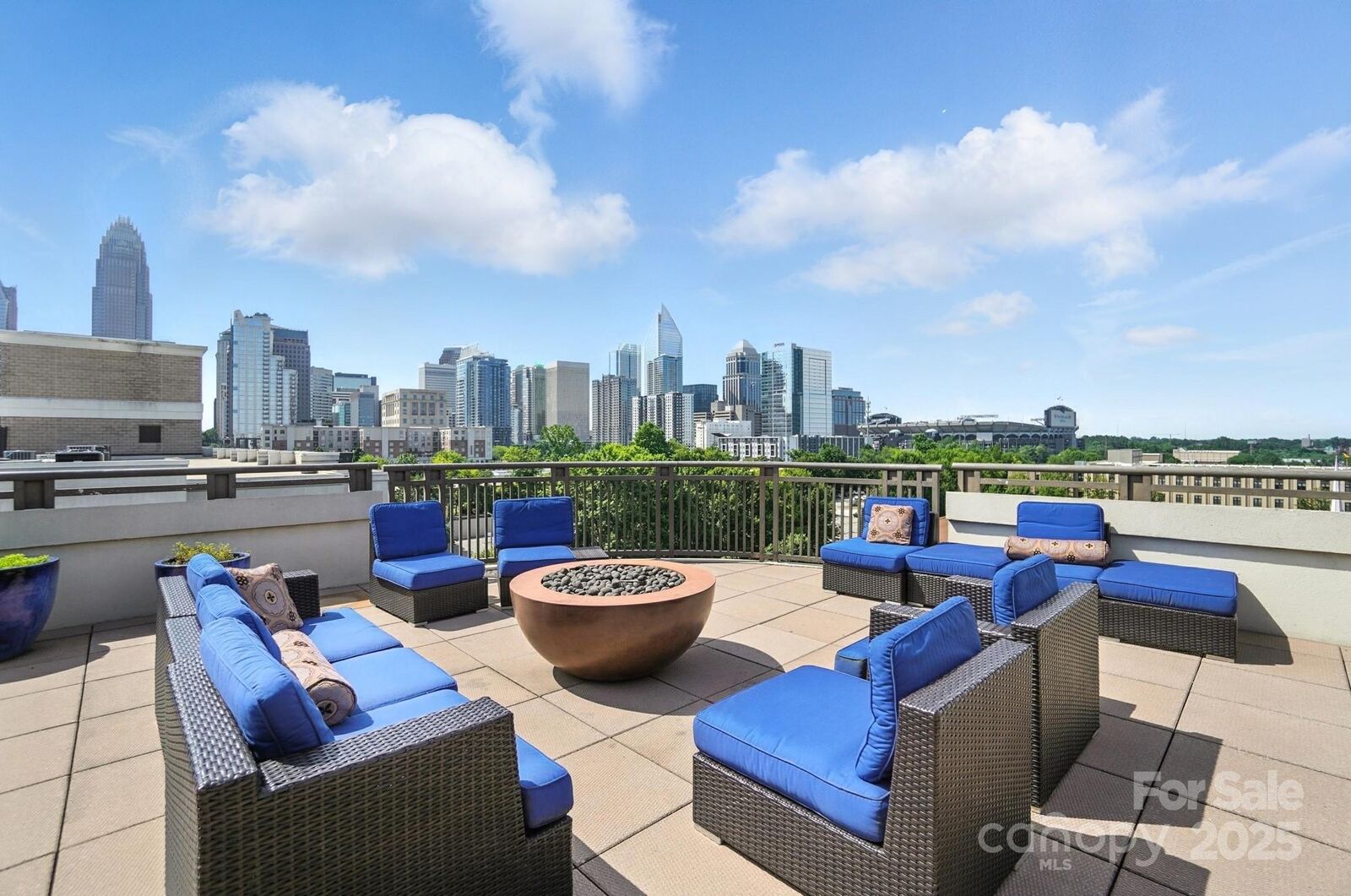 Property Photo: 718 W Trade Street 302 NC 28202