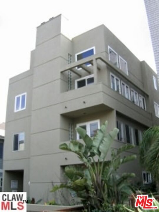 Property Photo:  20 Quarterdeck St  CA 90292 