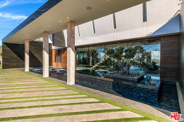 Property Photo: 2078 Stradella Rd CA 90077