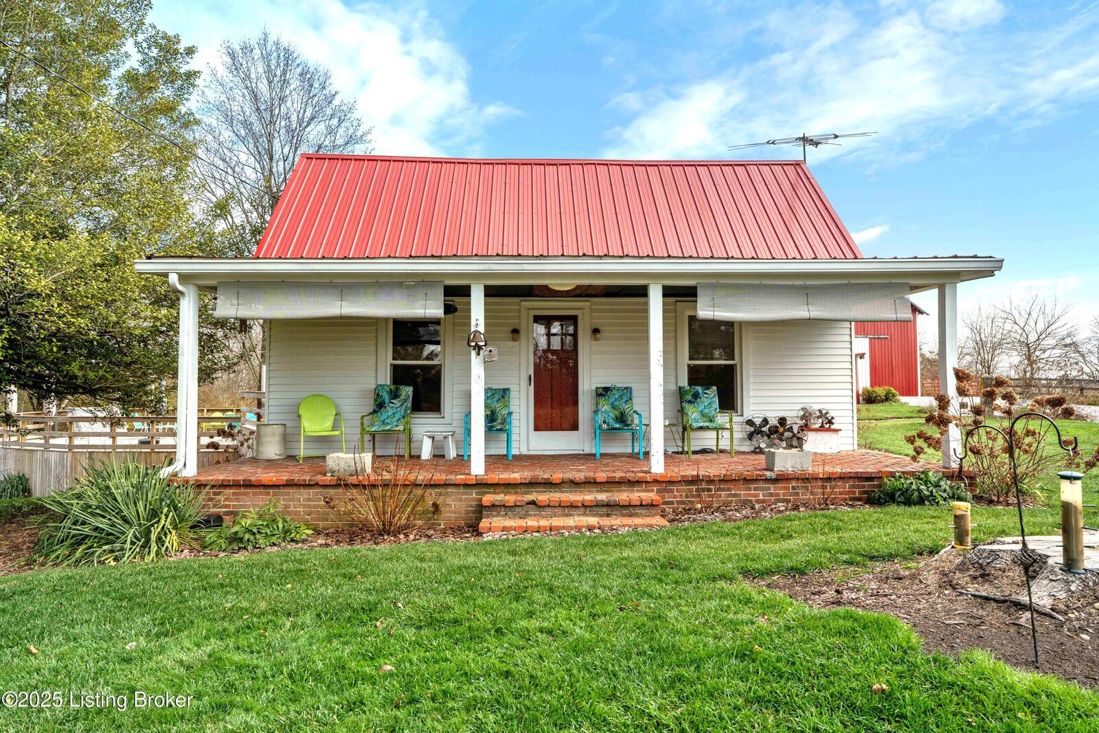 Property Photo:  919 Gilliland Rd  KY 40245 