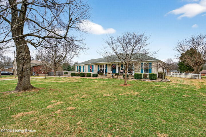 Property Photo:  4809 Fox Chase Dr  KY 40165 
