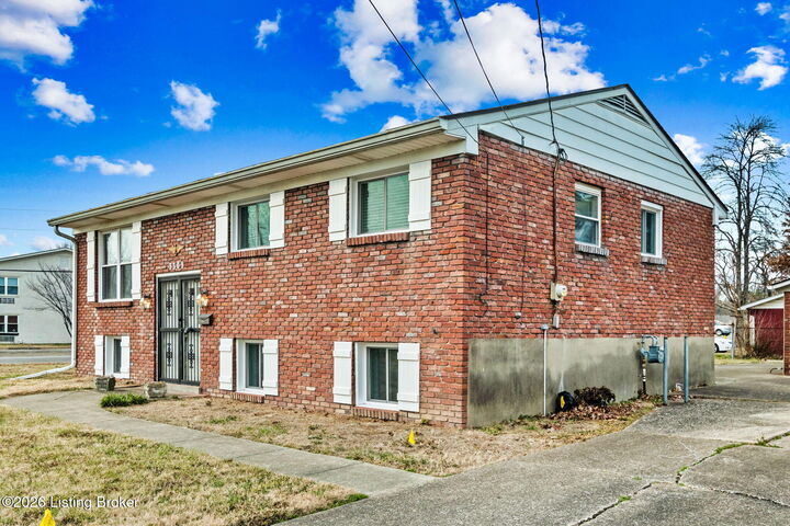 Property Photo: 3309 Twin Oak Ln KY 40219