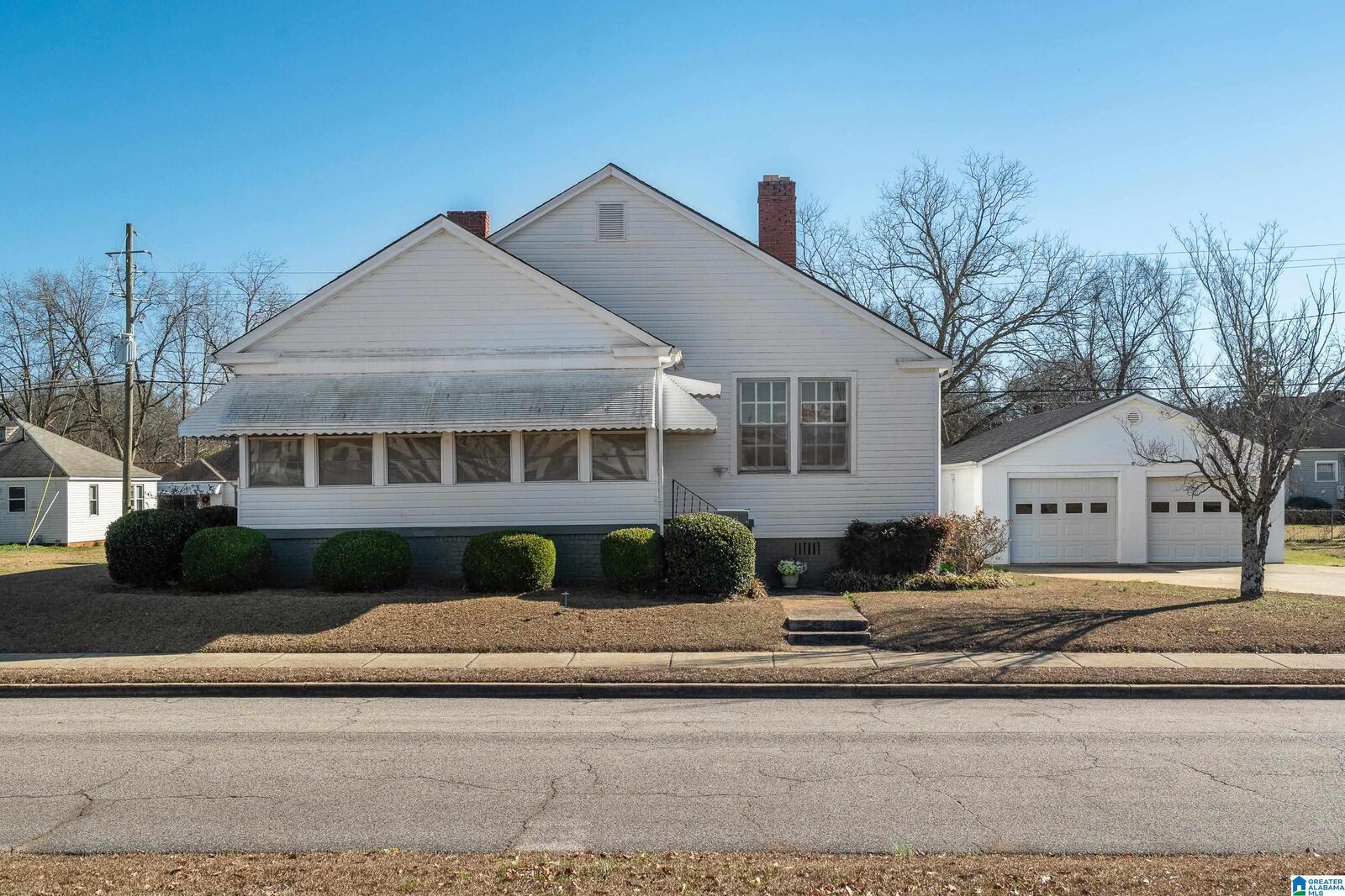 Property Photo: 112 W Parkway Avenue AL 35160