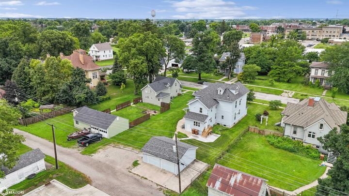 Property Photo:  920 High Street  IA 50112 