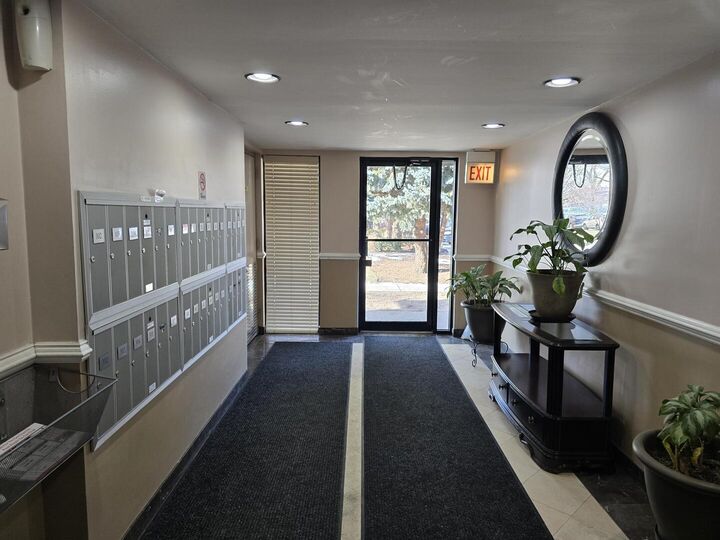 Property Photo:  6400 N Ridge Boulevard 404  IL 60626 