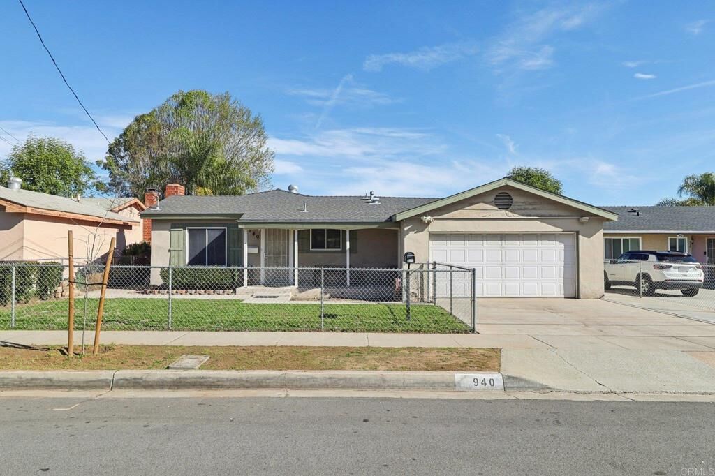 Property Photo:  940 Daisy Street  CA 92027 