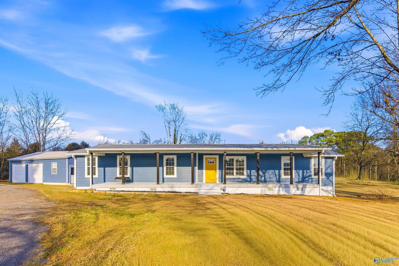 Property Photo:  411 4th Street SE  AL 35016 