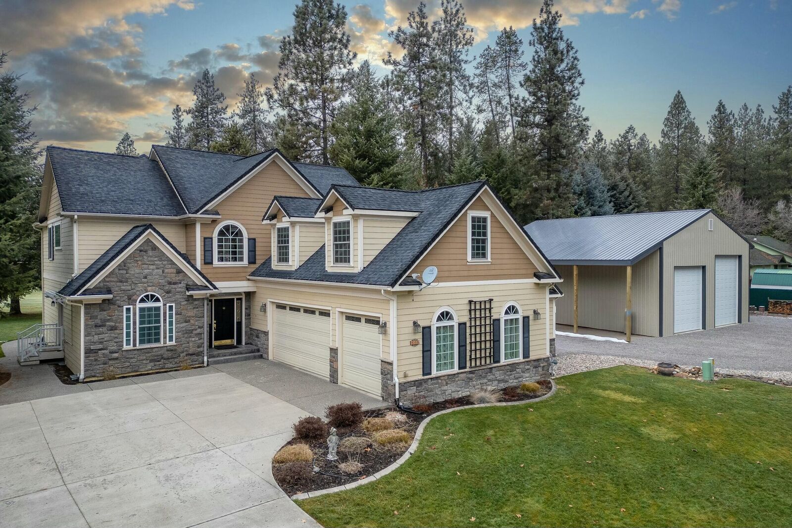 Property Photo:  116 W Trappers Loop  WA 99109 