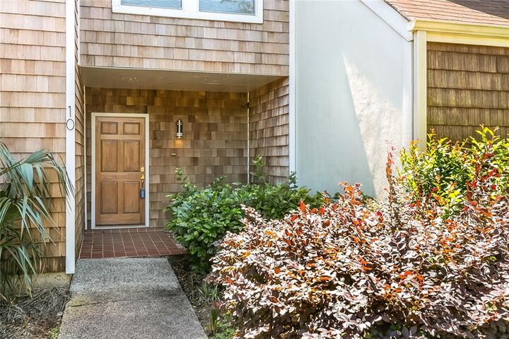 Property Photo: 10 Mariners Cove North Cove LA 70124