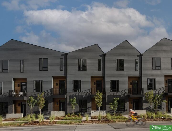 Property Photo:  5321 Elmwood Plaza  NE 68106 