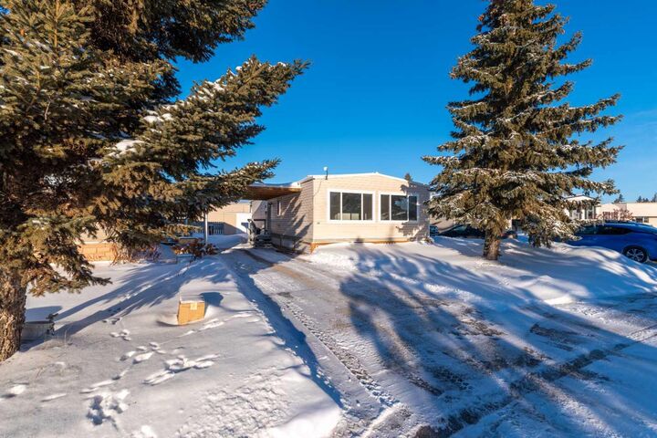 Photo de la propriété:  5308 57 Street 38  AB T9V 2A3 