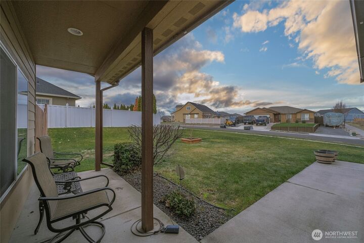 Property Photo:  1427  W Century St  WA 98837 