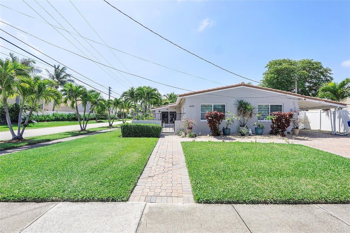 Property Photo: 1150 Hayes Street FL 33019