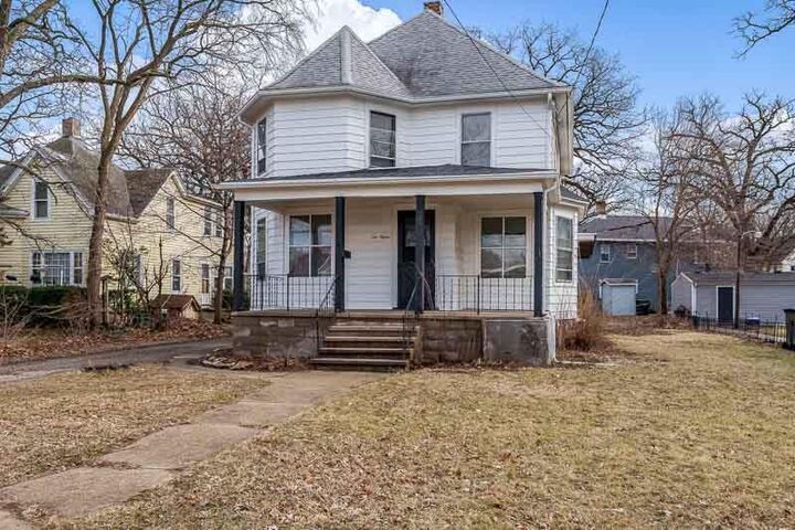 Property Photo:  1015 Prairie Avenue  WI 53511 