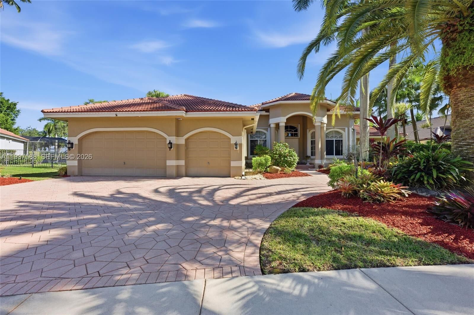 Property Photo:  2442 Poinciana Ct  FL 33327 