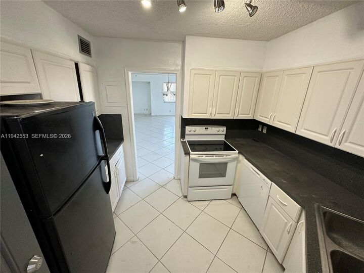 Property Photo:  3301 Spanish Moss Ter 501  FL 33319 