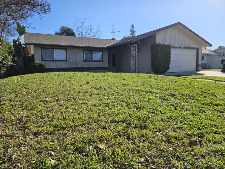 Property Photo:  2516 S Memory Street  CA 93277 