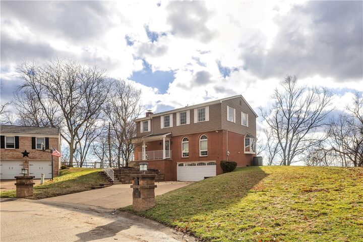 Property Photo:  210 Gotham Lane  PA 15146 