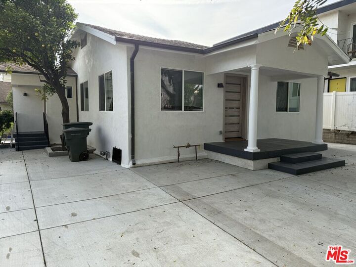 Property Photo:  7512 Norton Ave  CA 90046 