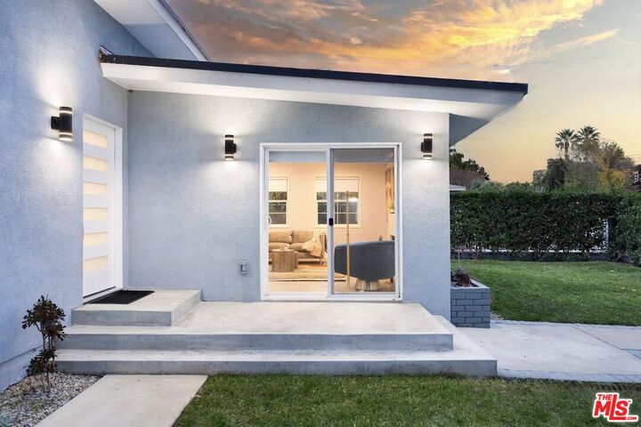 Property Photo:  5147 Fulton Ave  CA 91423 