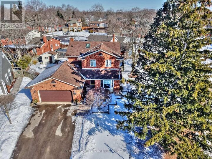 Property Photo:  28 Dixon Crescent  ON L3C 6P4 