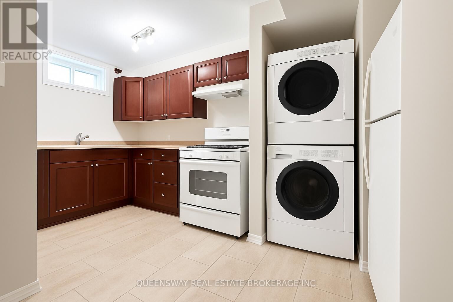 Property Photo:  2-51 Admiral Road  ON L1S 2N8 