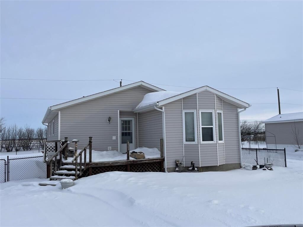 Property Photo:  432 Wheatland Drive  MB R0K 0H0 