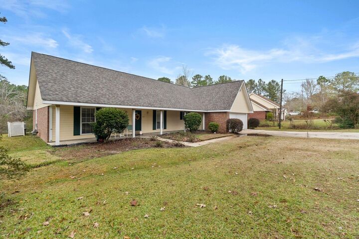 Property Photo: 221 E Lakeside Dr. MS 39402