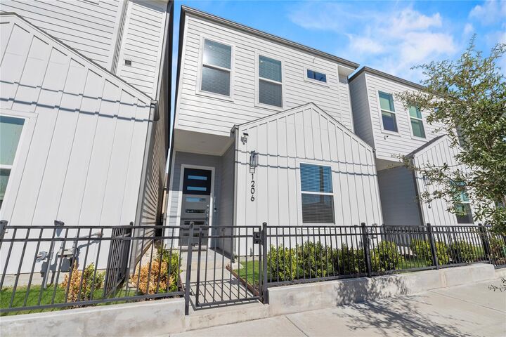 Property Photo:  1206 Prince Street  TX 77008 